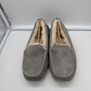 Size 5 Women’s UGG Ansley Slipper